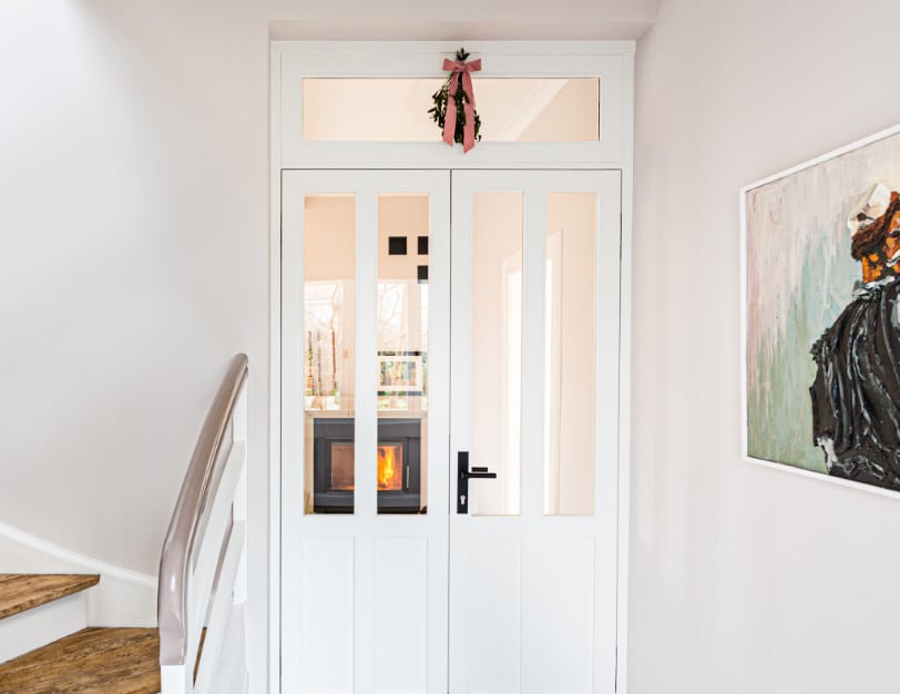 Dekorative ZwischentürModerne Tür mit Fenstereinsätzen maßgenau gefertigt.▷ Mehr Referenzen